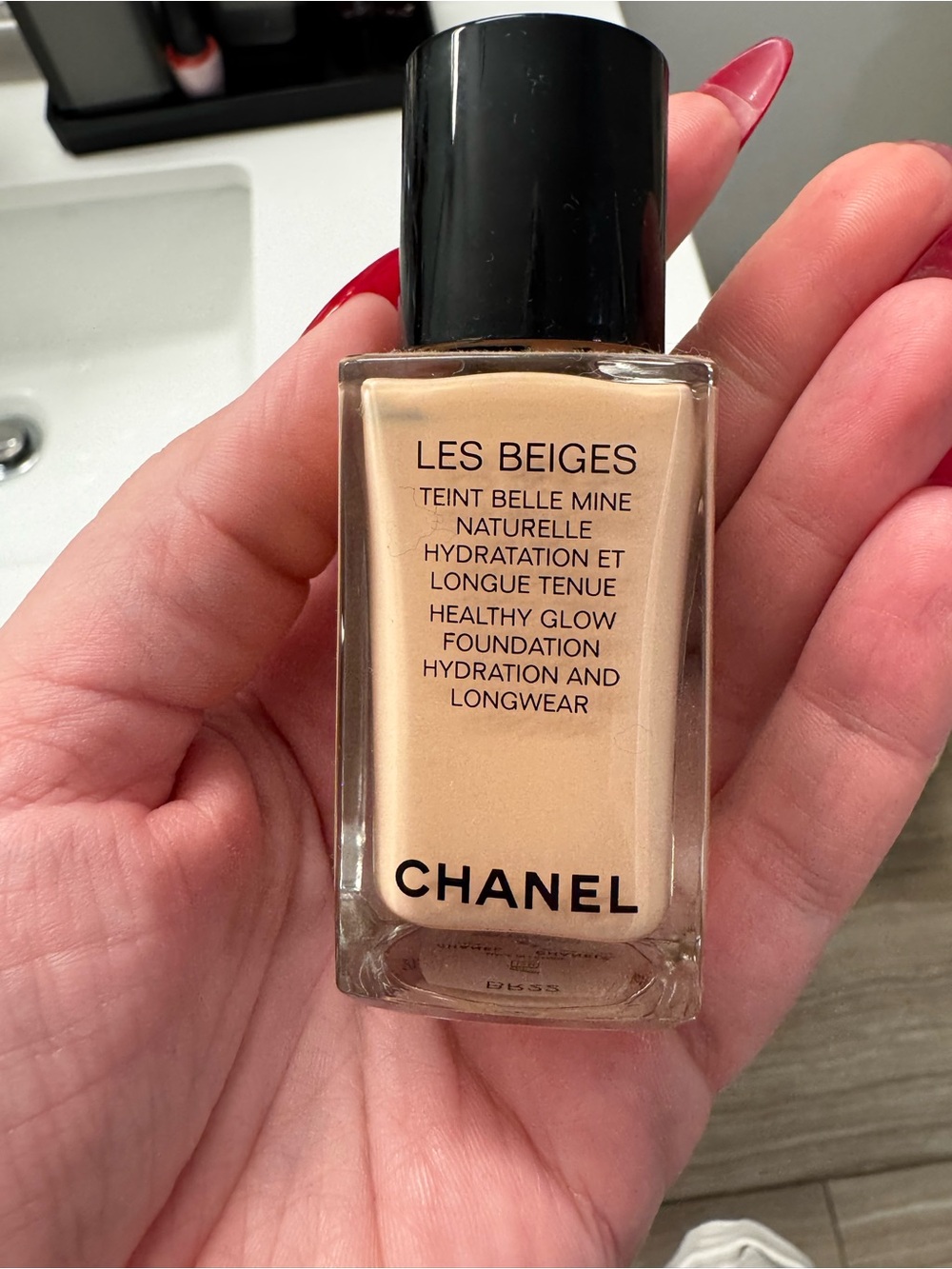 CHANEL Les Beiges Healthy Glow Foundation - B22